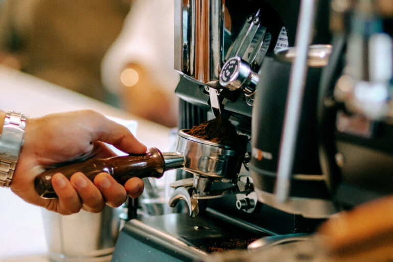 Lengkap! Ini 15 Alat Kopi yang Barista Wajib Tahu Delifru